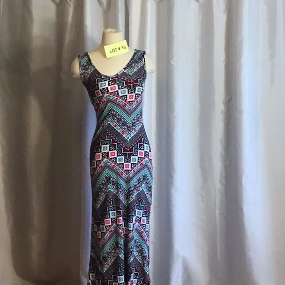 Aztec pattern maxi dress open back in medium - Picture 2 of 15